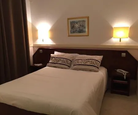 Des Roches 3* Сартен