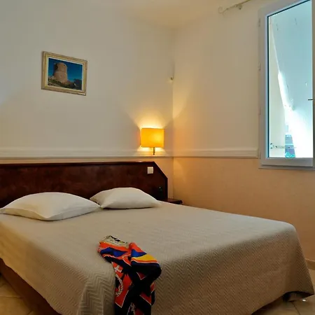 Отель Des Roches 3*