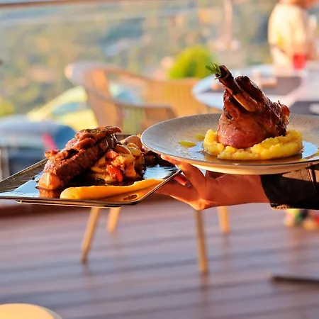 Des Roches Сартен