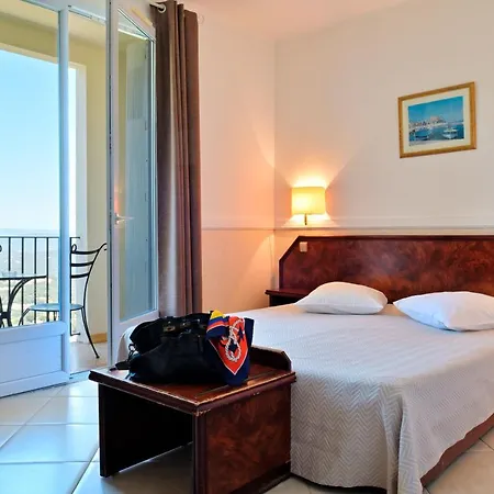 Отель Des Roches Сартен