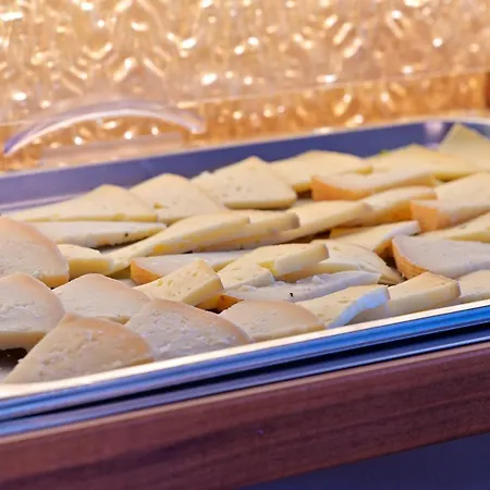 Des Roches 3* Сартен