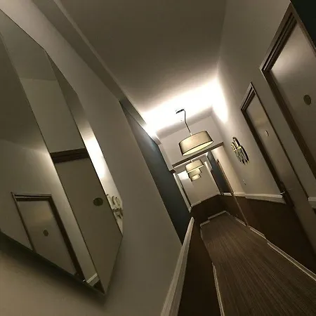 Des Roches Отель Сартен