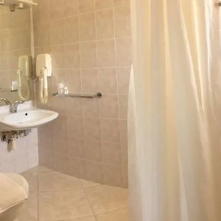 Des Roches Отель 3*