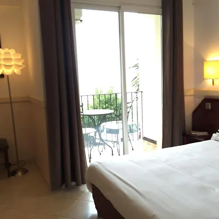 Отель Des Roches 3*