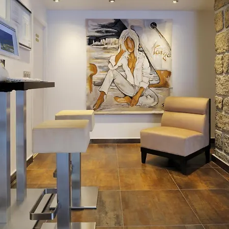 Отель Des Roches Сартен