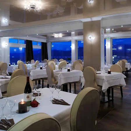 Des Roches Отель Сартен