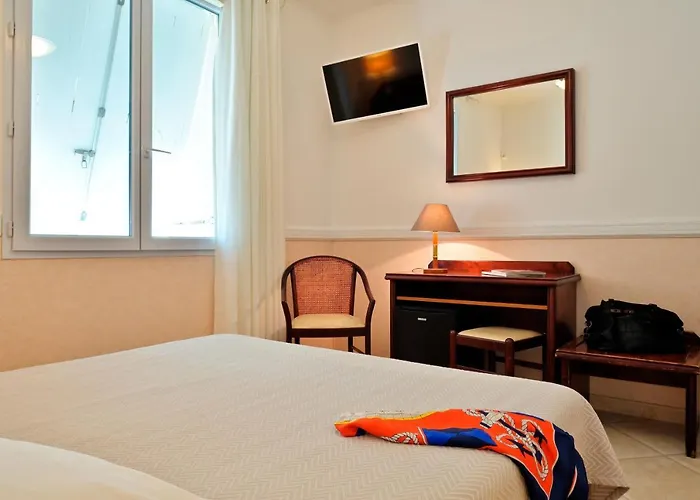 Des Roches Hotel 3*