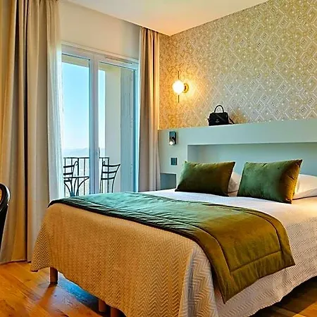 Des Roches Hotel 3*