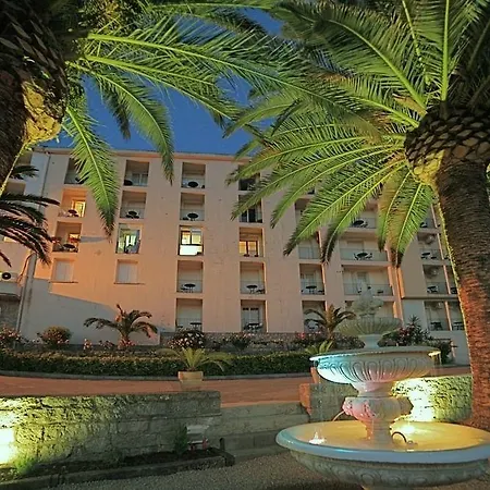 Des Roches Hotel 3*